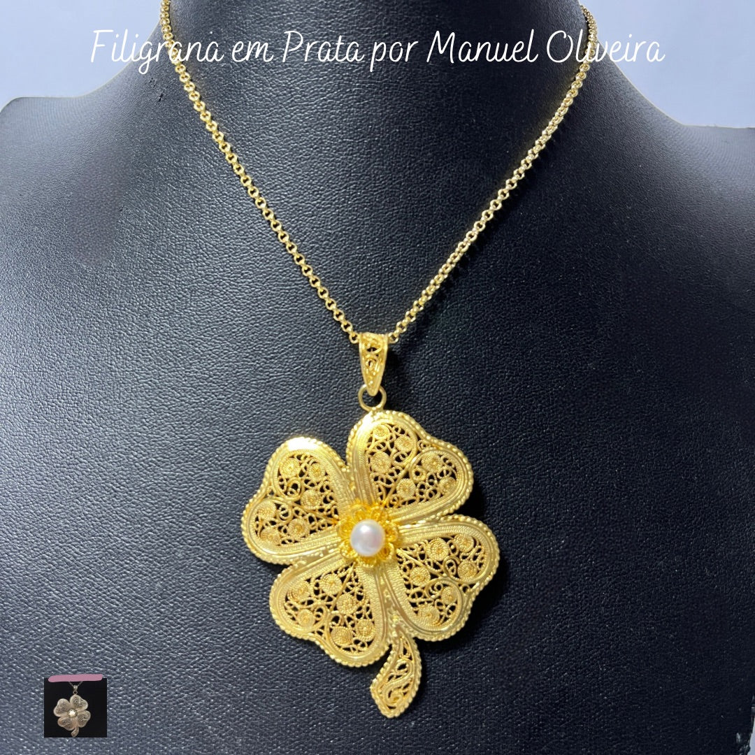 Medalha Trevo de Filigrana c/ Flor