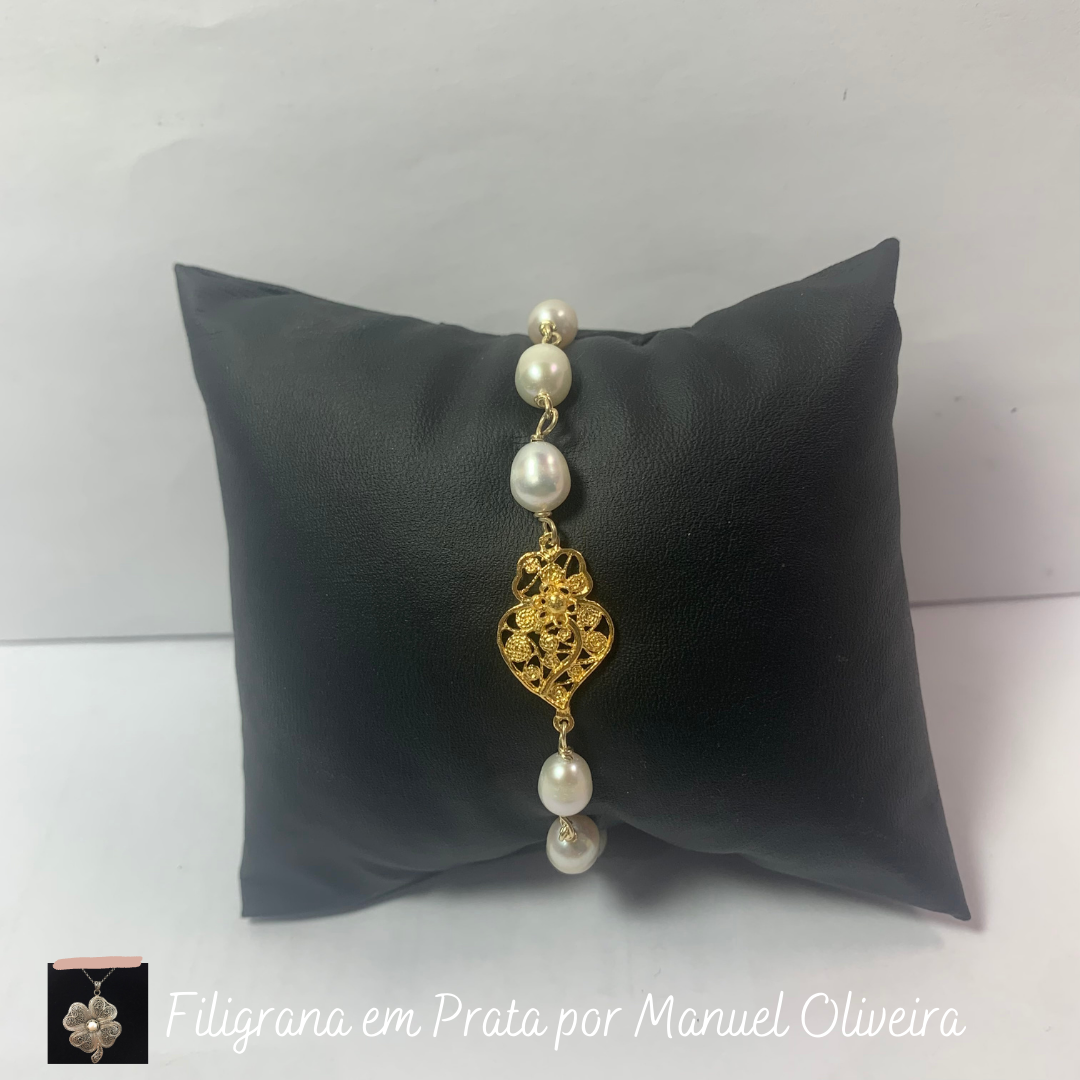 Pulseira Pérolas Naturais e Coração de Viana